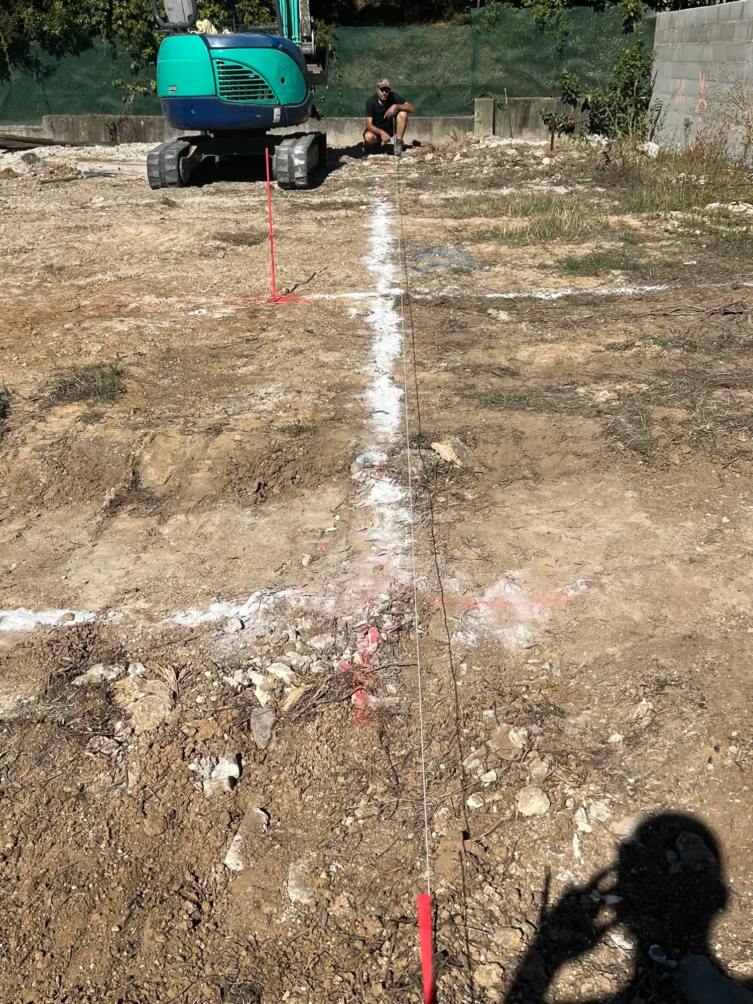 Traçage à la chaux du tracé des réseaux avant ouverture des tranchées