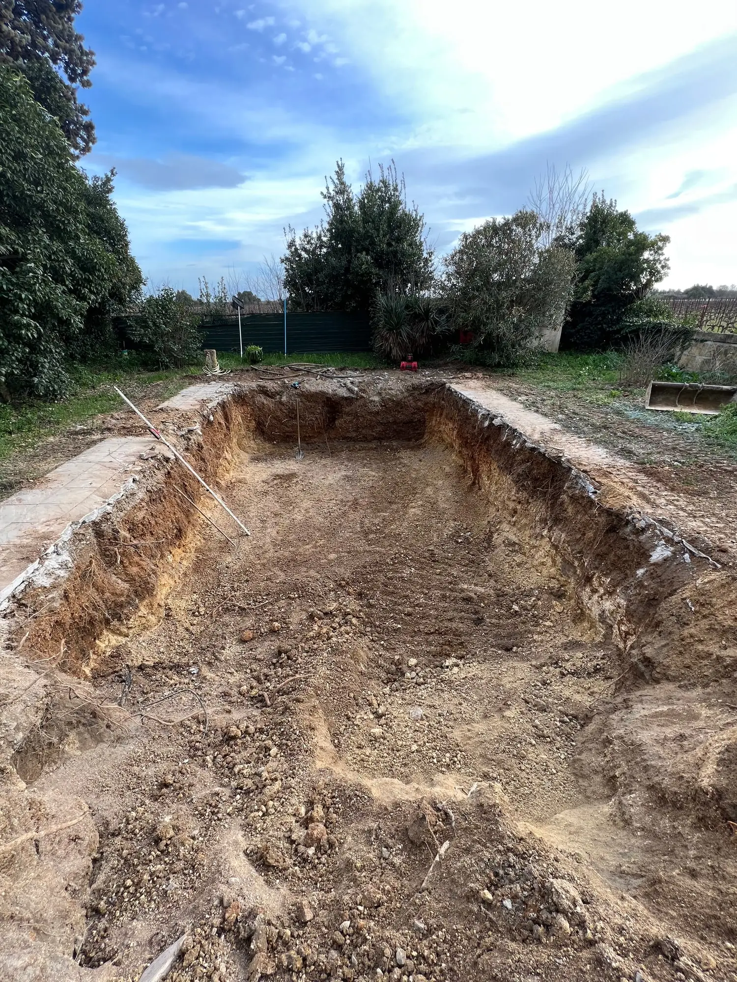 Fouille du nouveau bassin en cours de creusement