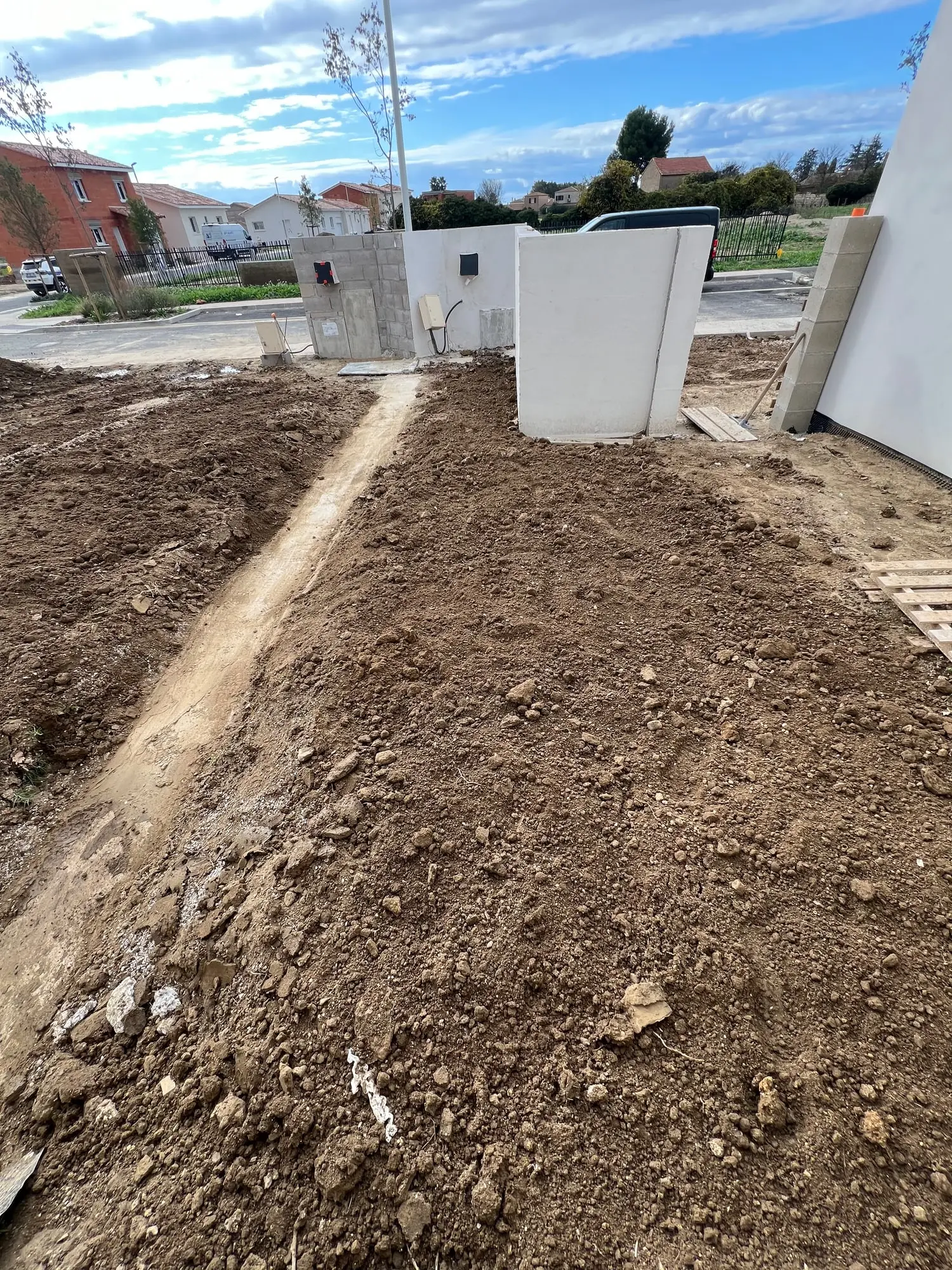 Plateforme régalée et compactée après achèvement des réseaux