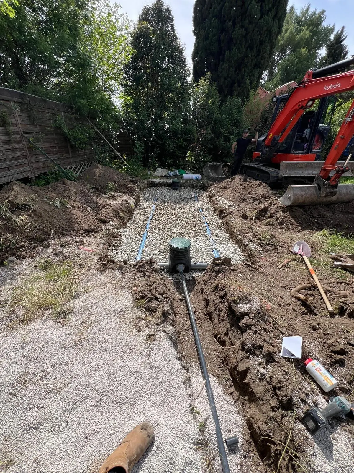Réseau de drains en place avec son regard de bouclage