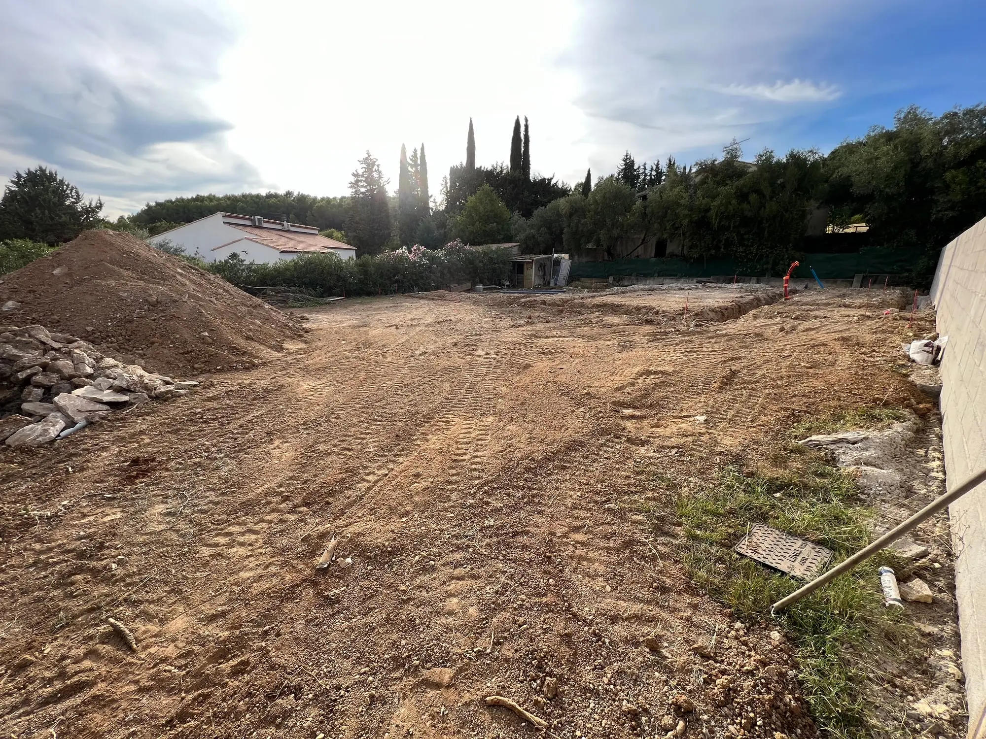 Terrain nivelé et prêt à recevoir la construction